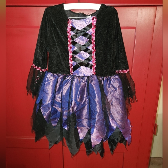 Girls witch Halloween costume - Picture 1 of 4